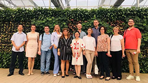 农业部外经中心牵头，中东欧官员研修班又双叒来1929cc威尼斯云农基地参观啦！